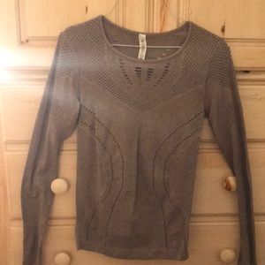 Women’s Alo long sleeve top sz L